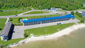 Days Inn & Suites by Wyndham St. Ignace Lakefront